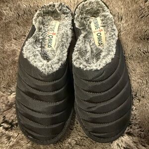 Minnetonka Quilted Black Nylon Slide Slippers Womens Size 7m Faux Fur 44750